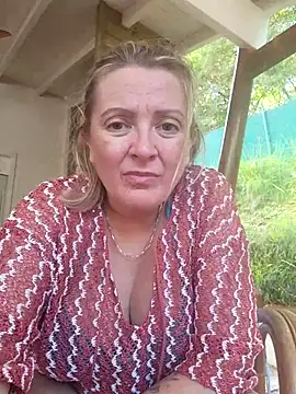 Snapshot of lady_charlyne chatting on January 17, 2025, 2:39 pm lady charlyne online show from January 17, 2025, 2:39 pm