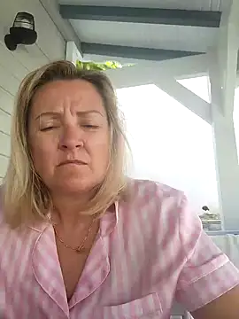 Snapshot of lady_charlyne chatting on February 3, 2025, 1:30 pm lady charlyne online show from February 3, 2025, 1:30 pm