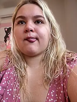 Freakcute  online show from June 9, 2026, 3:46 pm