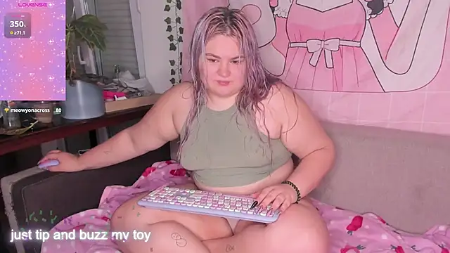 Snapshot of Freakcute_ chatting on November 19, 2025, 4:07 pm Freakcute online show from November 19, 2025, 4:07 pm