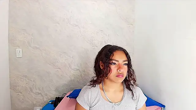 Snapshot of sofi_balvin chatting on February 17, 2025, 7:12 pm sofi balvin online show from February 17, 2025, 7:12 pm