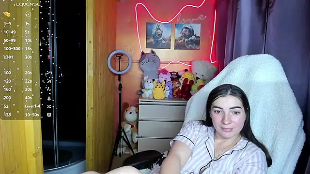 Fiery Brunette  online show from October 7, 2025, 3:24 pm