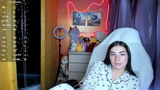 Fiery Brunette  online show from September 20, 2025, 5:40 pm