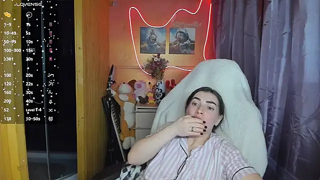 Fiery Brunette  online show from March 20, 2025, 10:32 am