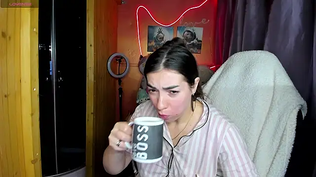 Fiery Brunette  online show from March 23, 2026, 5:40 am