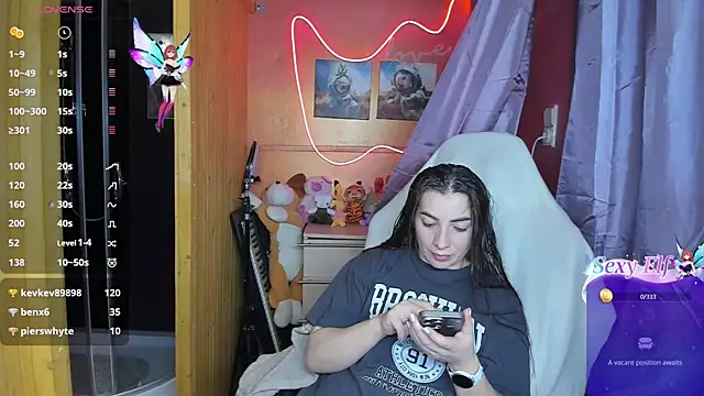 Fiery Brunette  online show from February 21, 2025, 5:42 pm