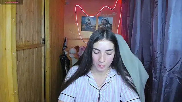 Fiery Brunette  online show from February 20, 2025, 6:50 am