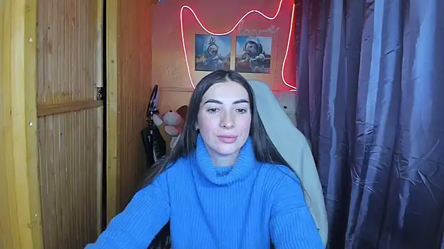 Fiery Brunette  online show from February 13, 2025, 4:50 pm