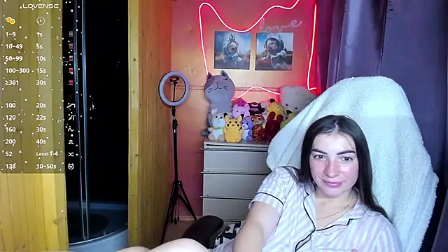 Fiery Brunette  online show from October 15, 2025, 8:11 am