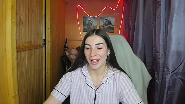 Fiery Brunette  online show from February 18, 2025, 9:43 am