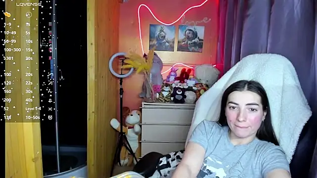 Fiery Brunette  online show from January 15, 2026, 5:33 am