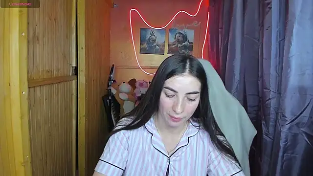 Fiery Brunette  online show from February 18, 2025, 3:52 pm