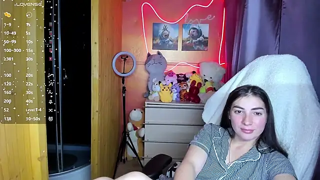 Fiery Brunette  online show from October 13, 2025, 5:42 am