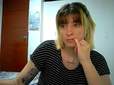 Mia foster1 online show from May 14, 2026, 2:08 am