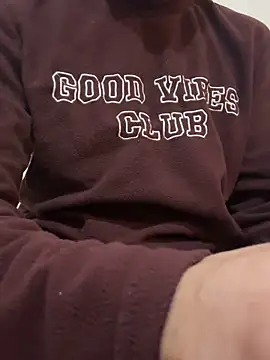 Snapshot of rhuh3991 chatting on January 12, 2025, 5:34 am rhuh3991 online show from January 12, 2025, 5:34 am