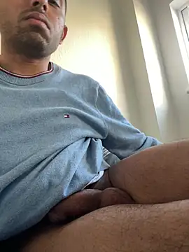 Snapshot of rhuh3991 chatting on February 27, 2025, 2:21 pm rhuh3991 online show from February 27, 2025, 2:21 pm