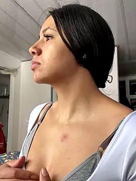 hannahb-e online show from November 4, 2025, 1:59 pm