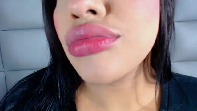 Snapshot of emily_brontee_ chatting on February 18, 2025, 1:00 pm emily brontee online show from February 18, 2025, 1:00 pm