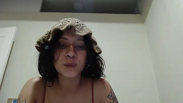 Snapshot of AlinaWoolf_ chatting on June 2, 2026, 2:55 am AlinaWoolf online show from June 2, 2026, 2:55 am