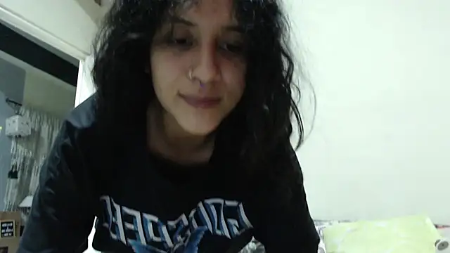 Snapshot of AlinaWoolf_ chatting on August 3, 2026, 4:20 am AlinaWoolf online show from August 3, 2026, 4:20 am