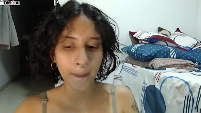 Snapshot of AlinaWoolf_ chatting on November 4, 2025, 4:05 am AlinaWoolf  online show from November 4, 2025, 4:05 am