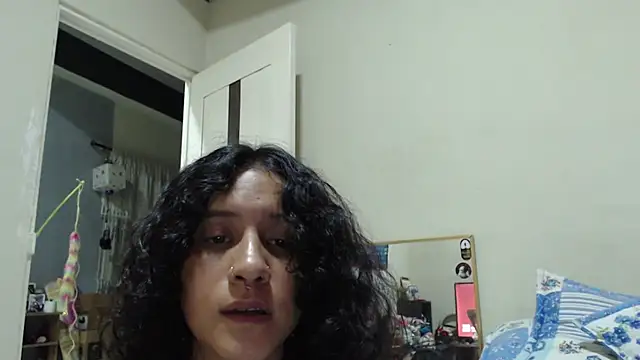 Snapshot of AlinaWoolf_ chatting on August 5, 2026, 2:27 am AlinaWoolf online show from August 5, 2026, 2:27 am