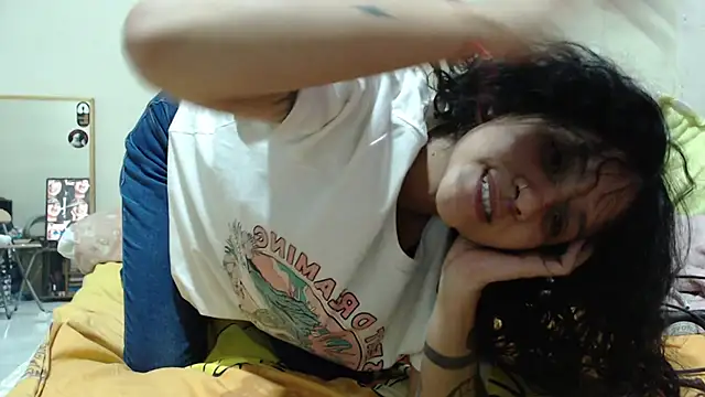 Snapshot of AlinaWoolf_ chatting on July 17, 2026, 3:48 am AlinaWoolf online show from July 17, 2026, 3:48 am