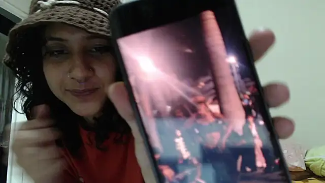 Snapshot of AlinaWoolf_ chatting on July 10, 2026, 7:30 am AlinaWoolf online show from July 10, 2026, 7:30 am