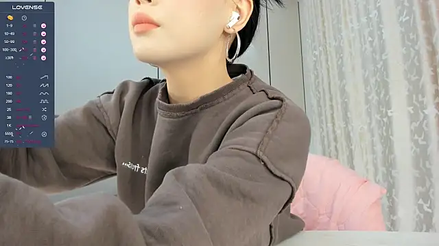 Snapshot of Liu_Yifei_ chatting on October 31, 2025, 1:24 am Liu Yifei online show from October 31, 2025, 1:24 am