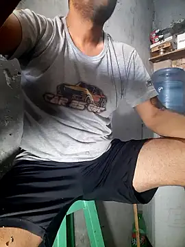 Snapshot of hecwil8 chatting on January 14, 2026, 12:42 pm hecwil8 online show from January 14, 2026, 12:42 pm