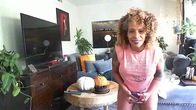 CeceilaMoon online show from November 5, 2025, 4:54 pm