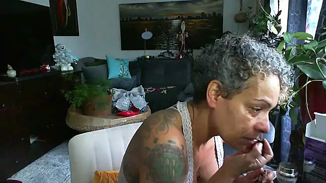 CeceilaMoon online show from November 23, 2025, 2:38 pm