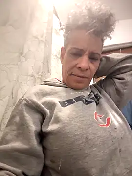 Snapshot of CeceilaMoon chatting on February 20, 2026, 9:28 pm CeceilaMoon online show from February 20, 2026, 9:28 pm