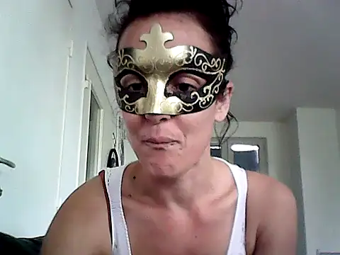 Snapshot of Masquegirlmysterious chatting on October 14, 2025, 12:17 pm Masquegirlmysterious online show from October 14, 2025, 12:17 pm