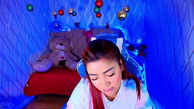 Snapshot of NicolleTaylor chatting on December 19, 2025, 3:32 am NicolleTaylor online show from December 19, 2025, 3:32 am