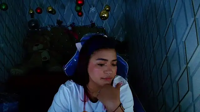 Snapshot of NicolleTaylor chatting on December 16, 2025, 4:06 am NicolleTaylor online show from December 16, 2025, 4:06 am