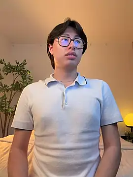 SrLuis18 online show from May 17, 2026, 4:34 am