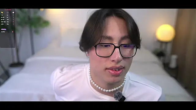 Snapshot of SrLuis18 chatting on December 21, 2025, 8:09 pm SrLuis18 online show from December 21, 2025, 8:09 pm