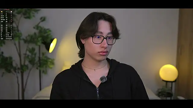 Snapshot of SrLuis18 chatting on October 23, 2025, 11:47 pm SrLuis18 online show from October 23, 2025, 11:47 pm