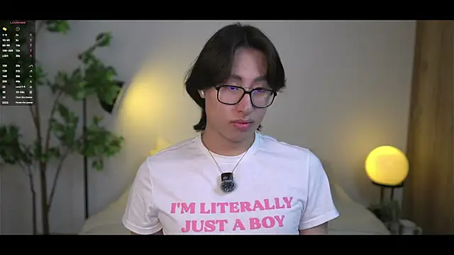 Snapshot of SrLuis18 chatting on November 19, 2025, 10:21 pm SrLuis18 online show from November 19, 2025, 10:21 pm