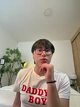 Snapshot of SrLuis18 chatting on February 19, 2026, 9:23 pm SrLuis18 online show from February 19, 2026, 9:23 pm