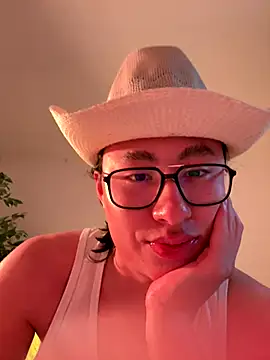 Snapshot of SrLuis18 chatting on November 7, 2025, 3:00 am SrLuis18 online show from November 7, 2025, 3:00 am