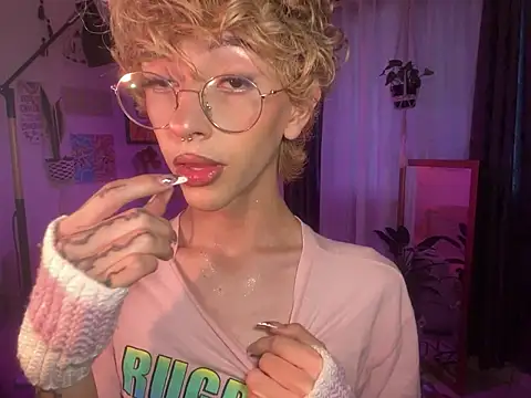 lyamthommpson online show from March 19, 2026, 8:09 pm