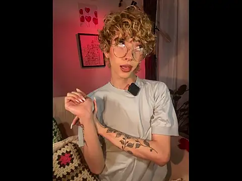 lyamthommpson online show from April 1, 2026, 2:02 am