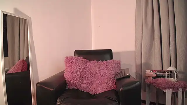 lyamthommpson online show from February 13, 2025, 3:39 am