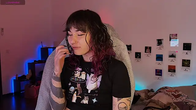 deadlysweet online show from April 27, 2026, 5:55 pm