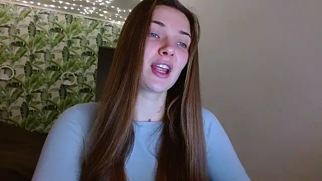 Snapshot of Olivia_shine chatting on January 7, 2026, 5:23 am Olivia shine online show from January 7, 2026, 5:23 am