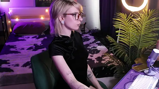  Moonlight t online show from April 12, 2026, 9:23 am