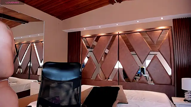 victoria mooree online show from February 17, 2026, 5:43 pm