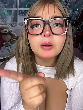 CharlotteMillers online show from December 18, 2025, 2:49 am